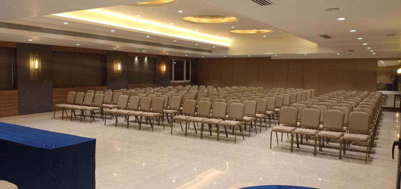 Cosmique Clarks Inn Suites Goa Margao Exteriér fotografie